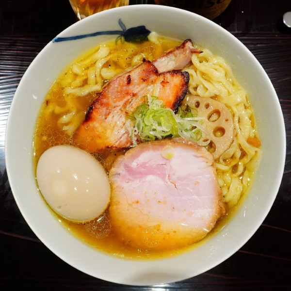 「塩（中太手もみ麺）＋味玉＋エビスビール」@麺 みつヰの写真