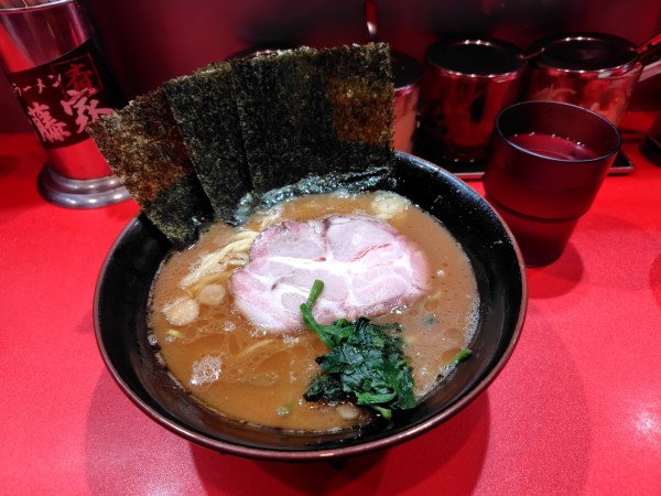 「ラーメン(並)¥900」@横浜ラーメン斎藤家  日野店の写真
