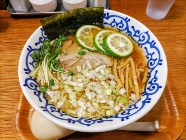 「カボスらーめん(並) 970円」@博多醤油ラーメン 月や 博多デイトス店の写真
