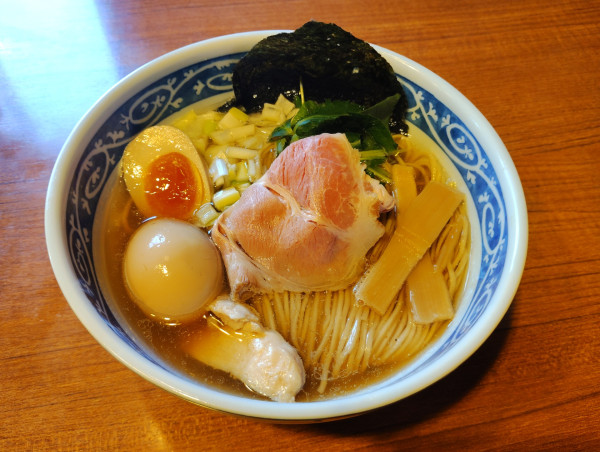 「煮干しそば　白醤油」@寿製麺よしかわ 川越店の写真