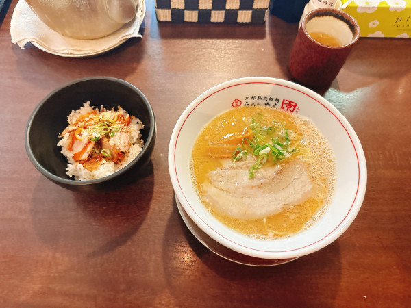 「55セット 元祖らぁ〜めん＋週替わり丼(ネギ味噌ちゃあしゅう丼)」@らぁ～めん 京 山陽姫路駅店の写真