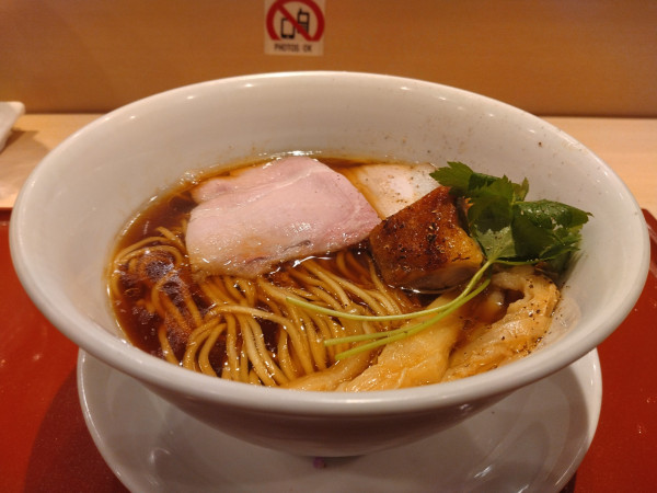 「キジ醤油そば」@麦と麺助 新梅田中津店の写真