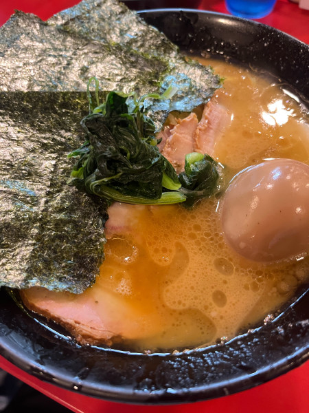 「チャーシューメン、味玉」@家系総本山 ラーメン吉村家の写真