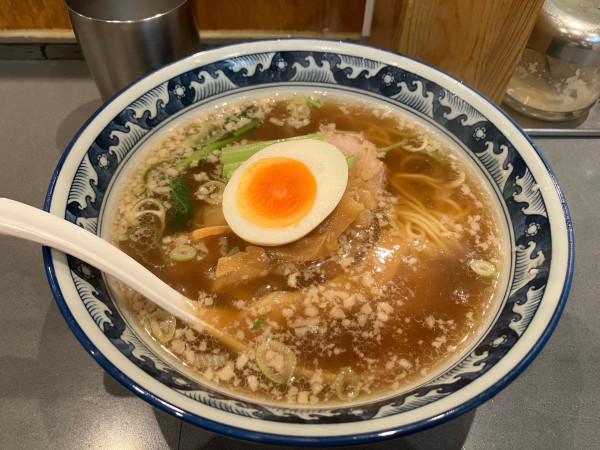 「特製醤油らーめん　850円」@らーめん 松富の写真