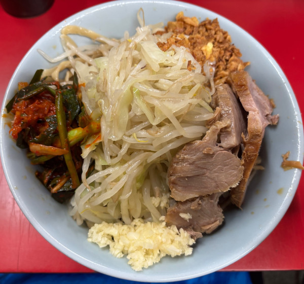 「[限定]つけ味冷や汁なし+ニラキムチ」@ラーメン二郎 中山駅前店の写真