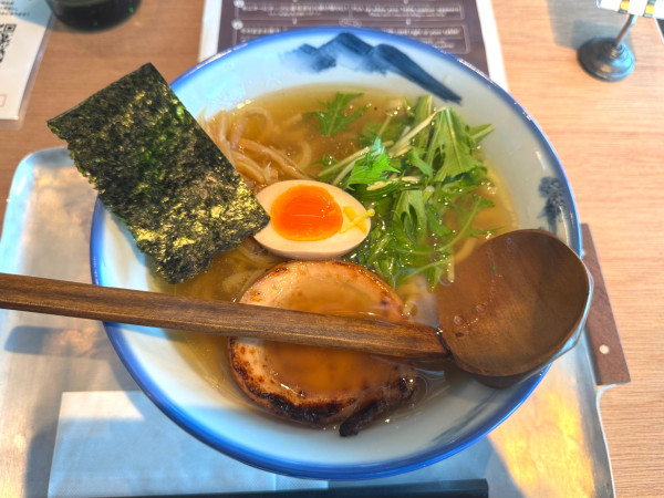 「柚子塩らーめん(淡麗)1390円.真空手揉み麺＋180円」@AFURI 高輪ゲートウェイ店の写真