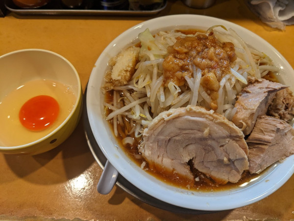 「ミニラーメン＋真っ赤卵」@頑極の写真