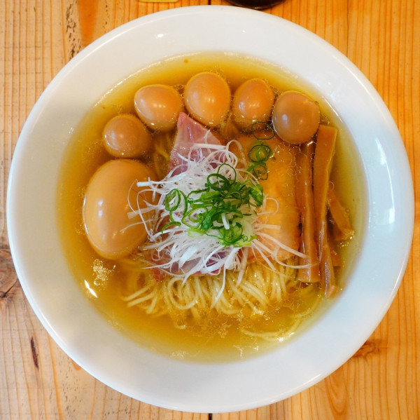 「味玉鶏ソバ潮＋うずらの味玉＋サッポロラガービール」@The Noodles & Saloon Kiriyaの写真