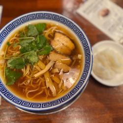 醤油らぁめん(ストレート麺)930円＋サービス一口ごはん