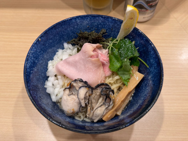 「【季節限定】牡蠣の冷やし混ぜそば」@中華そばよしかわ 西荻窪店の写真