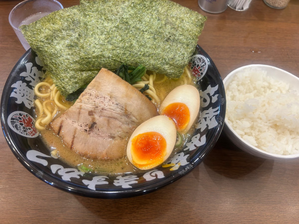 「味玉ラーメン」@横浜家系ラーメン 辻田家 西川田店の写真