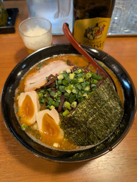 「味玉ラーメン＋キクラゲ＋辛味＋瓶ビール」@ど豚こつ 翔己の写真