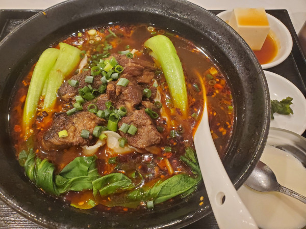 「麻辣牛腩刀削面」@中国料理 上海の写真