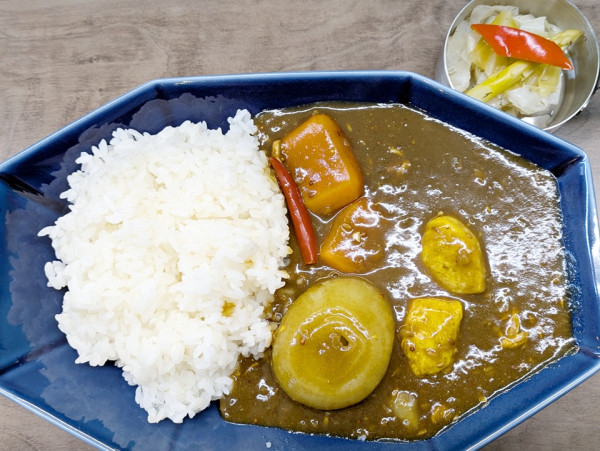 「パラダイスカレー＋本日のピクルス」@パラダイス食堂の写真