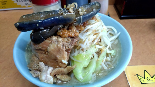 「中ラーメン」@立川マシマシ ロイヤルスープの写真