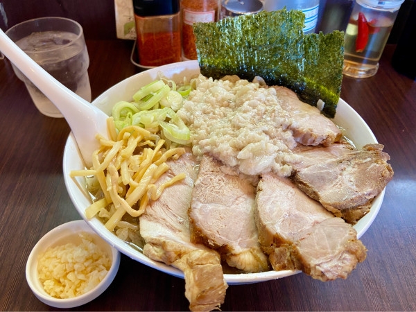 「チャーシュー麺(大)身入り＋ニンニク」@手打ち中華そば 酒田の写真