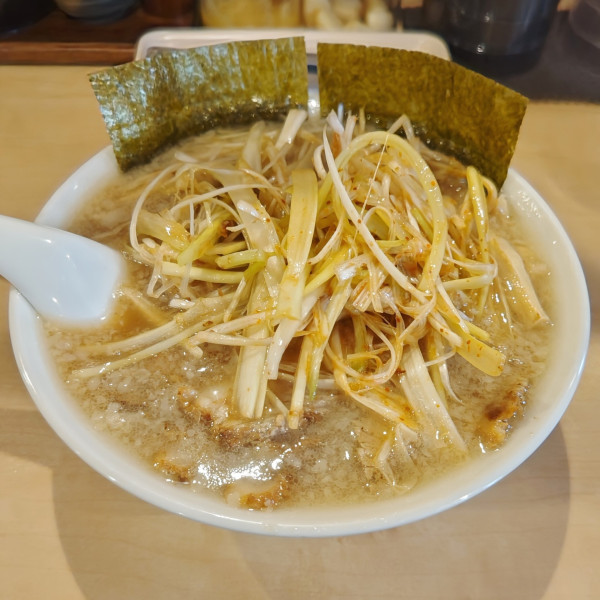 「ネギラーメン＋辛ネギ」@やばいラーメンショップ ぜんこう本店の写真