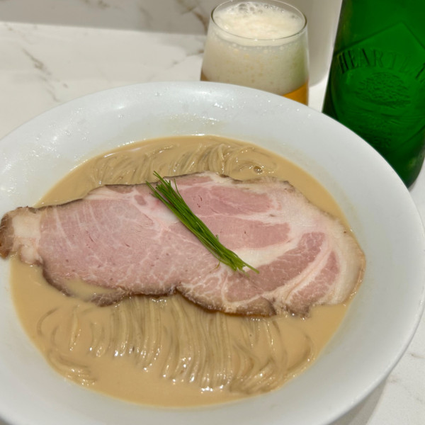 「【日替わり蕎麦】甘海老とアボカドの冷やしそば+ハートランド」@中華そば 左とうの写真