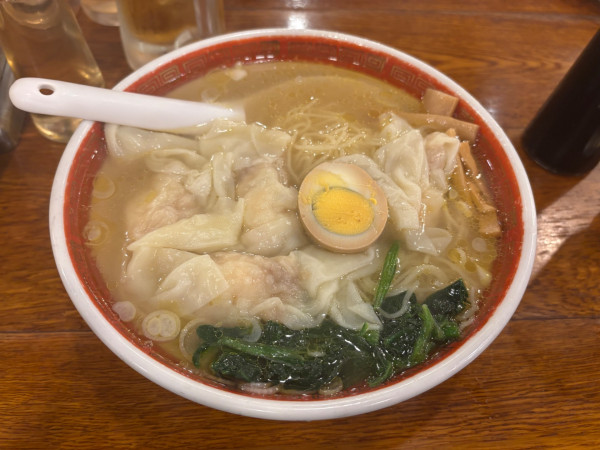 「ラーメン塩 かめ出し紹興酒ハイボール〜丸ごと海老ワンタン麺」@広州市場 五反田店の写真
