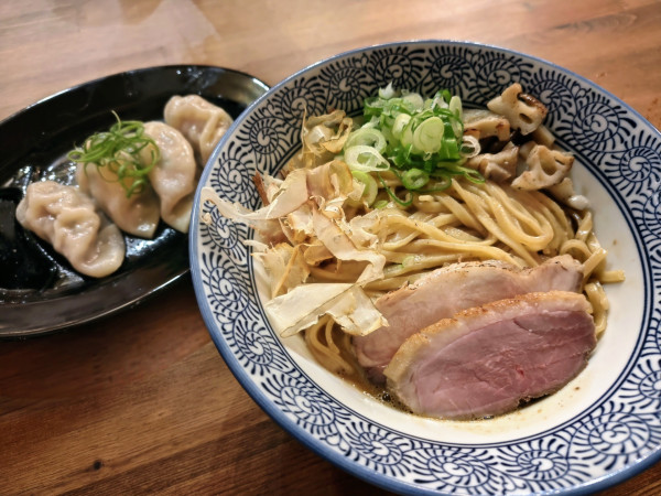 「鴨白湯まぜそば 1300円 水餃子セット400円」@ラーメンキッチン 元氣の写真