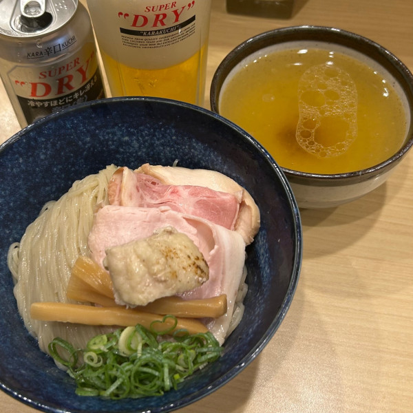 「地鶏中華つけそば 塩＋アサヒスーパードライ」@中華そばよしかわ 西荻窪店の写真