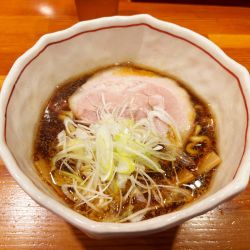 醤油ラーメン　950円