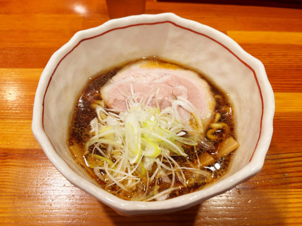 「醤油ラーメン　950円」@らーめん 誠やの写真