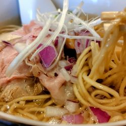 ポルチーニ茸香る 塩らぁ麺(900円)