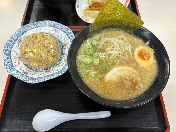 「にんたま醤油チャーハン」@にんたまラーメン ゆにろーず 大洗店の写真