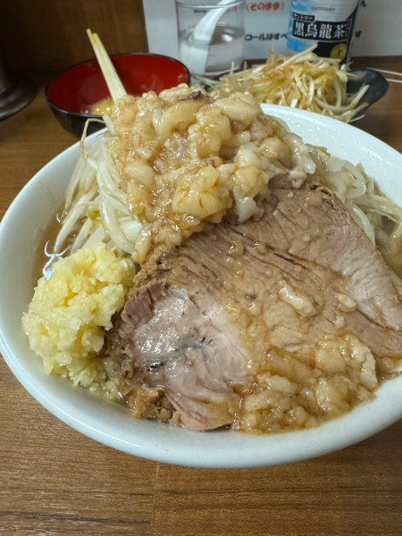 「ラーメン中 味ネギ 生卵」@ラーメンの店 どでん 北浦和店の写真