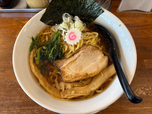 「大盛丸鶏醤油らーめん　880円」@大鷹ラーメンの写真