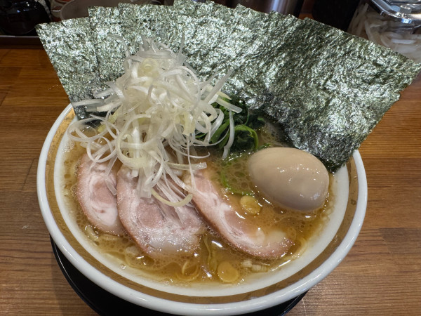 「醤油全部のせ+Xフォロー特典」@らーめん三郷家の写真