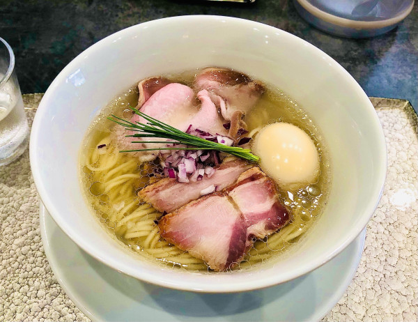 「中華そば　塩　上」@宍道湖しじみ中華蕎麦 琥珀 池袋店の写真