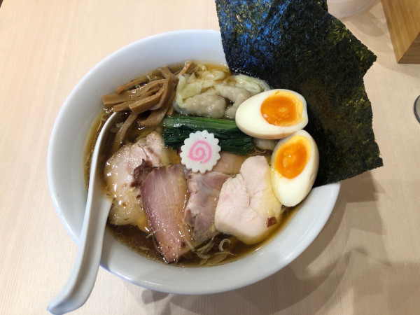 「特製中華そば（醤油）＋手揉み麺変更＋ワンタン」@中華ソバ ちゃるめの写真