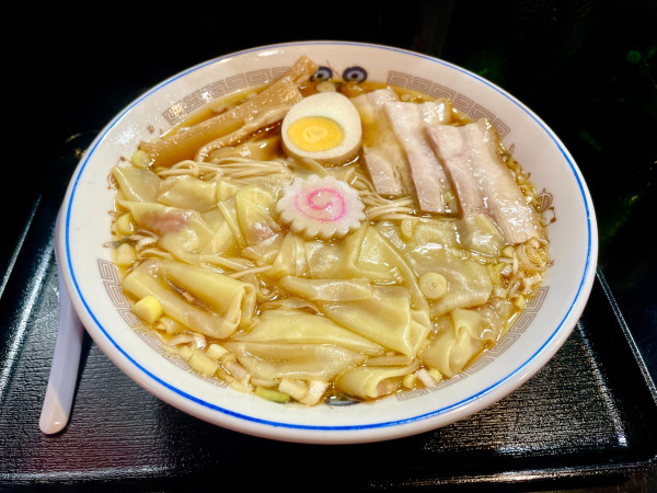「キリンハートランド２本 ＋ チャーシュー皿 → ワンタン麺」@中華そば 下連雀の写真