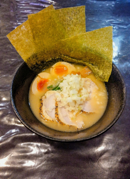 「濃厚鶏白湯麺（塩）1,370円＋追いチーズ飯300円」@麺屋 黒べぇの写真