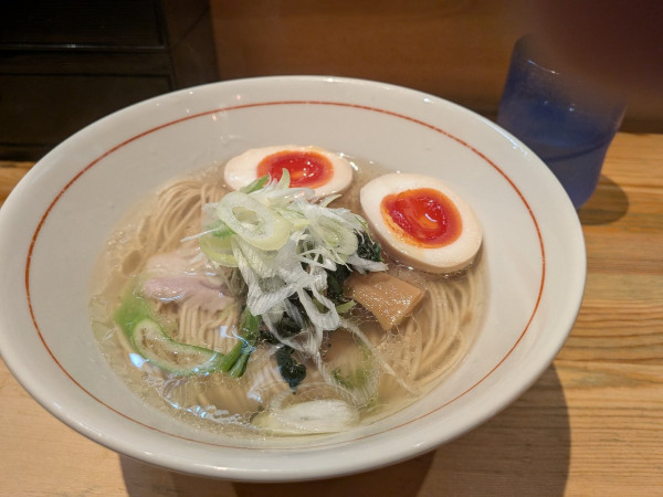 「白ラーメン＋味玉」@日本橋 朱鷺の写真