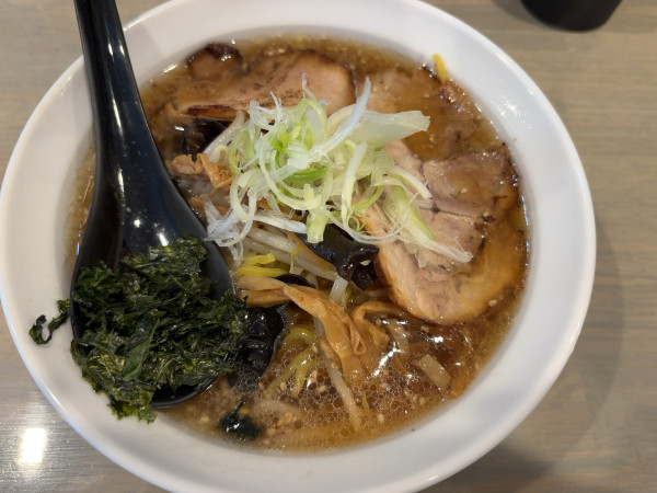 「旭川しょうゆらーめん」@麺屋 ○坊の写真