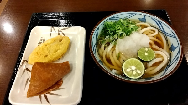 「すだちおろし冷かけうどん（５５０円）」@丸亀製麺 八王子みなみ野駅前店の写真