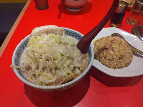 「ランチミニラーメン➕半チャーハン➕餃子」@らーめん弁慶 新小岩店の写真