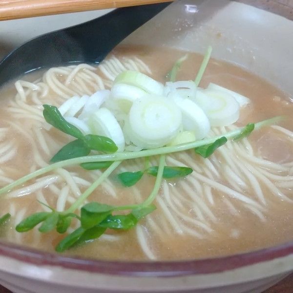 「#ラーメンと角煮丼セット #1000円」@バル喫茶 みーとあっぷの写真