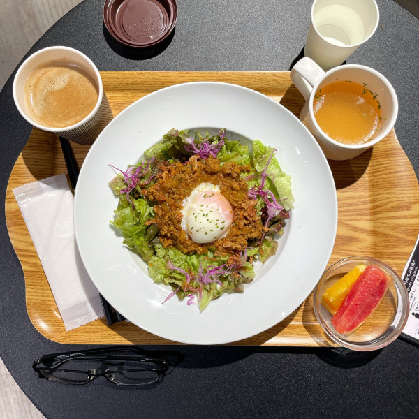 「半熟卵のキーマカレー」@WHAT CAFEの写真