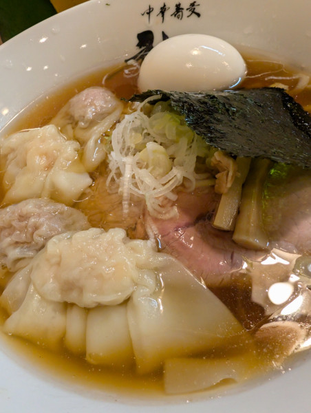 「ワンタン醤油そば・味玉増し」@中華蕎麦 神山の写真