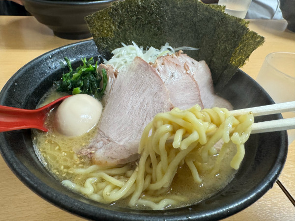 「得とくラーメン1050円」@横浜家系  一二三家の写真