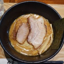 【日曜限定】煮干し豚骨そば（1,100円）