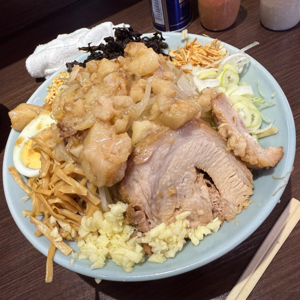 「ラーメン普通（大）400g・塩まぜそばに変更 『コール』 ニンニ」@ラーメン富士丸  西早稲田店の写真
