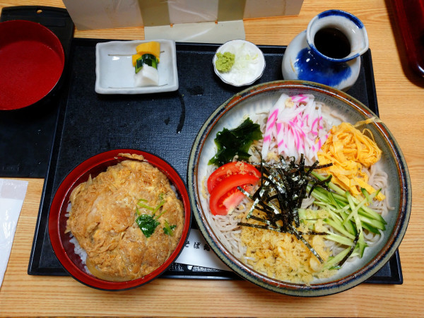 「かつ丼冷やしたぬきセット」@そば処 亀屋の写真