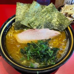 ラーメンミニ丼1070円 中盛100円