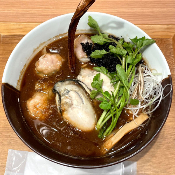 「牡蠣の赤出汁わんたん麺」@ラーメンWalkerキッチンの写真
