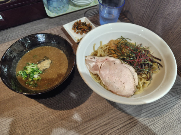 「濃厚魚介豚骨つけ麺並1000円（期間限定）」@龍瞳の写真